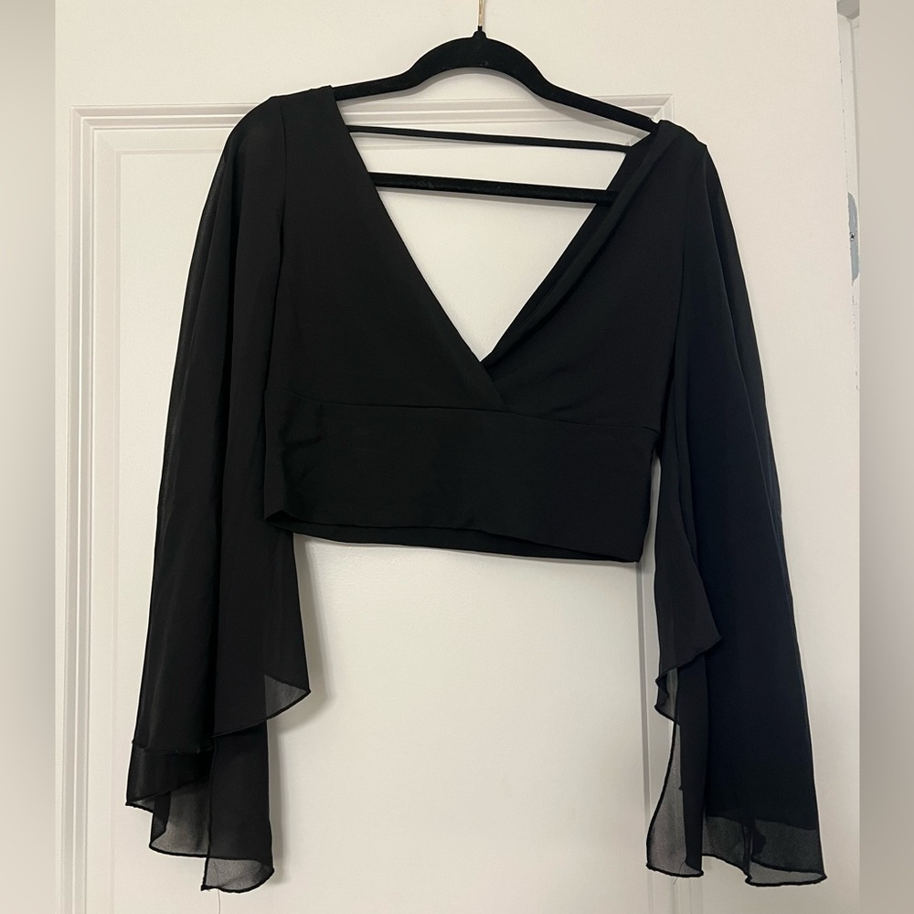 Black wide arm cropped long sleeve